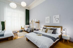 Modern APT in Center by Michal&Friends