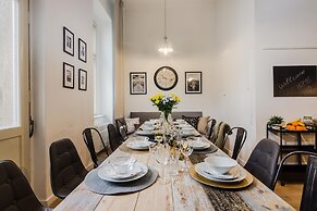 Modern APT in Center by Michal&Friends