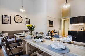 Modern APT in Center by Michal&Friends