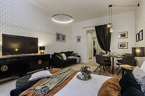 Modern APT in Center by Michal&Friends