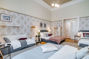 Modern APT in Center by Michal&Friends