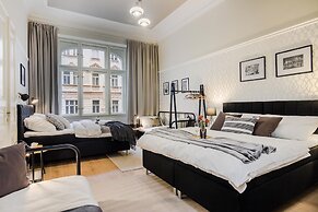 Modern APT in Center by Michal&Friends