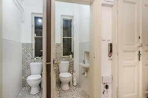 Modern APT in Center by Michal&Friends