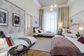 Modern APT in Center by Michal&Friends