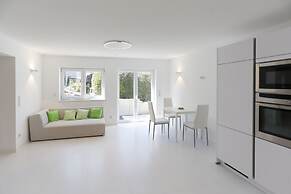 the white design apartment