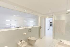 the white design apartment