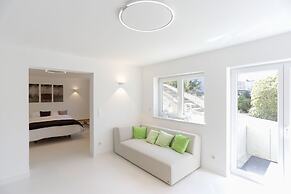 the white design apartment
