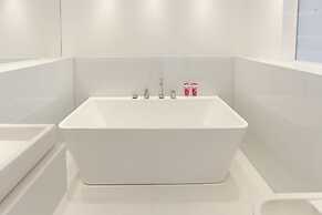 the white design apartment