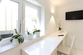 the white design apartment