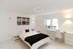 the white design apartment