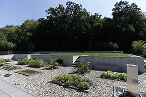 the white design apartment