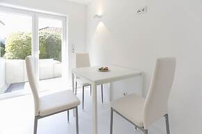 the white design apartment