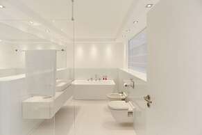 the white design apartment