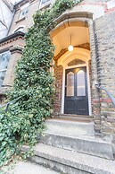 Spacious 1BR Period Apartment Hampstead