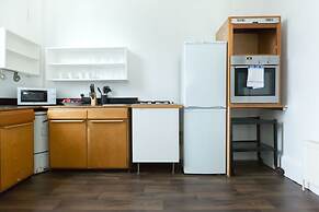 Spacious 1BR Period Apartment Hampstead