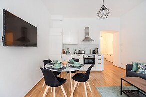 Cozy new stylish 15 min to the center