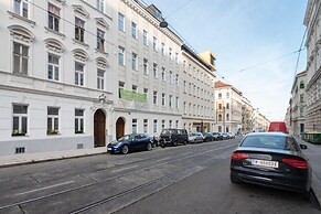 Cozy new stylish 15 min to the center