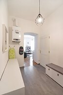 Cozy new stylish 15 min to the center