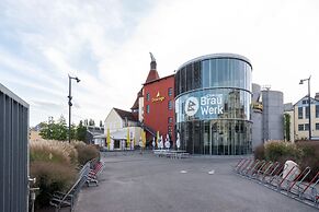 Cozy new stylish 15 min to the center