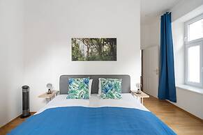 Cozy new stylish 15 min to the center