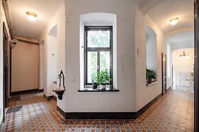 Cozy new stylish 15 min to the center