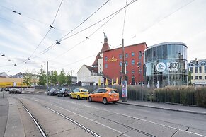 Cozy new stylish 15 min to the center