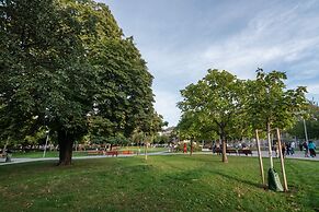 Cozy new stylish 15 min to the center