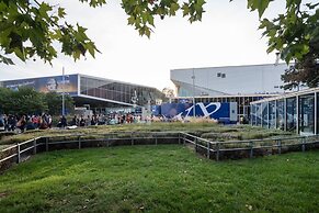 Cozy new stylish 15 min to the center