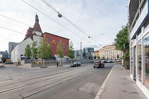 Cozy new stylish 15 min to the center