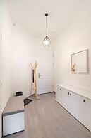 Cozy new stylish 15 min to the center