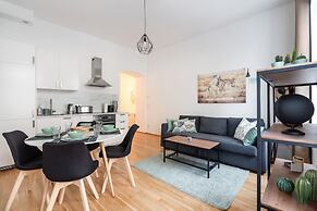 Cozy new stylish 15 min to the center