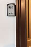 Cozy new stylish 15 min to the center