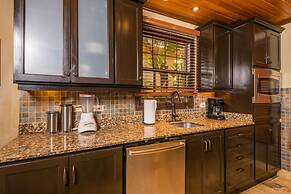 Jet Luxury at Langosta BeachResortVillas