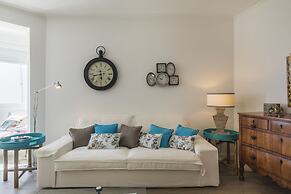 Cozy Seaview Apartment