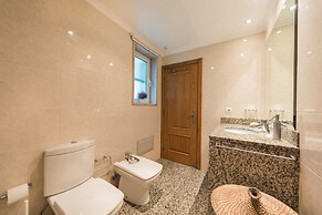 Family Wonder Two Bedroom Garage