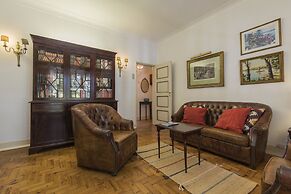 Rustic Seaview Apartment in Cascais