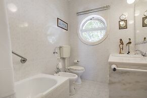 Rustic Seaview Apartment in Cascais