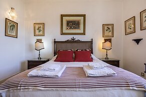 Rustic Seaview Apartment in Cascais