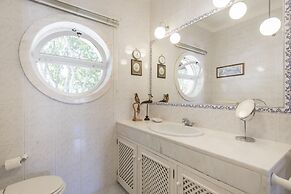 Rustic Seaview Apartment in Cascais