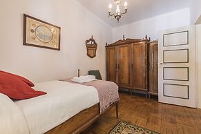 Rustic Seaview Apartment in Cascais