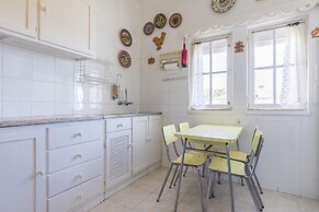 Rustic Seaview Apartment in Cascais