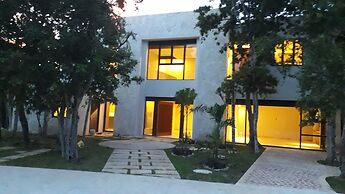 Xaha Villas Suites & Golf Resort