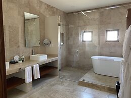 Xaha Villas Suites & Golf Resort