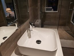 Mango Mango Hotel & Apartment