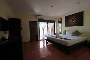 Karon Beach Pool Hotel