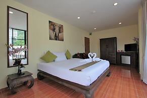 Karon Beach Pool Hotel