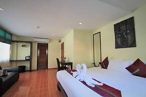 Karon Beach Pool Hotel