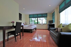 Karon Beach Pool Hotel