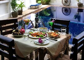 Karon Beach Pool Hotel