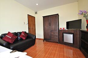 Karon Beach Pool Hotel